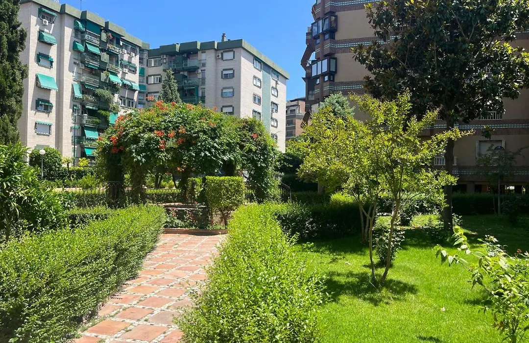 Piso Junto Palacio Congresos Y Metro, Centrico Con Piscina-1